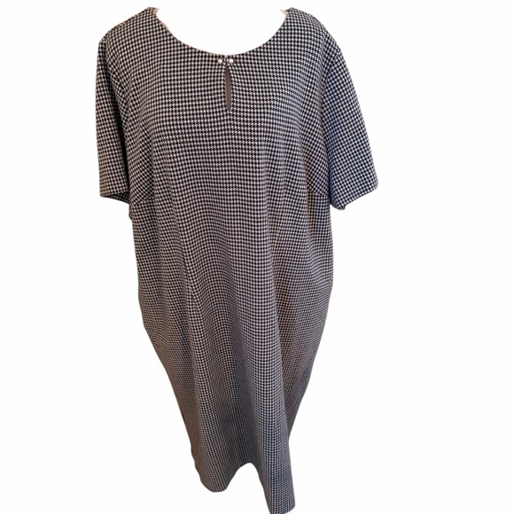 Talbots Dresses & Skirts - Talbots Black/White Houndstooth Double Knit Short Sleeve Shift Dress 22W